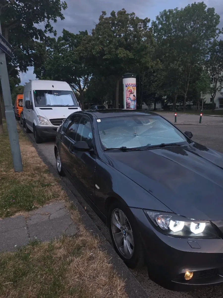 BMW 3 Series 2005 photo 2