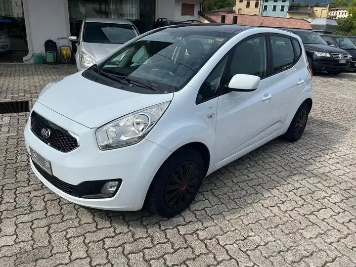 Kia Venga 2013 photo 2
