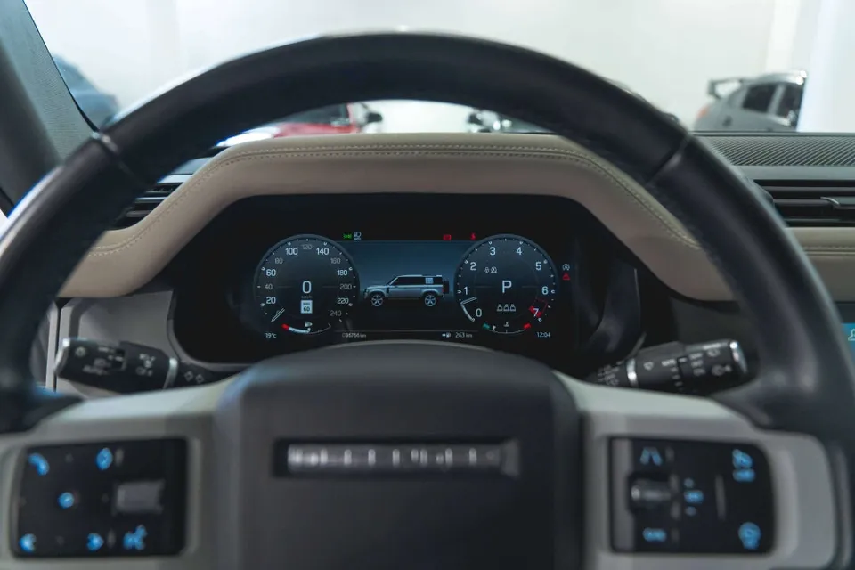 Land Rover Defender 2023 photo 4