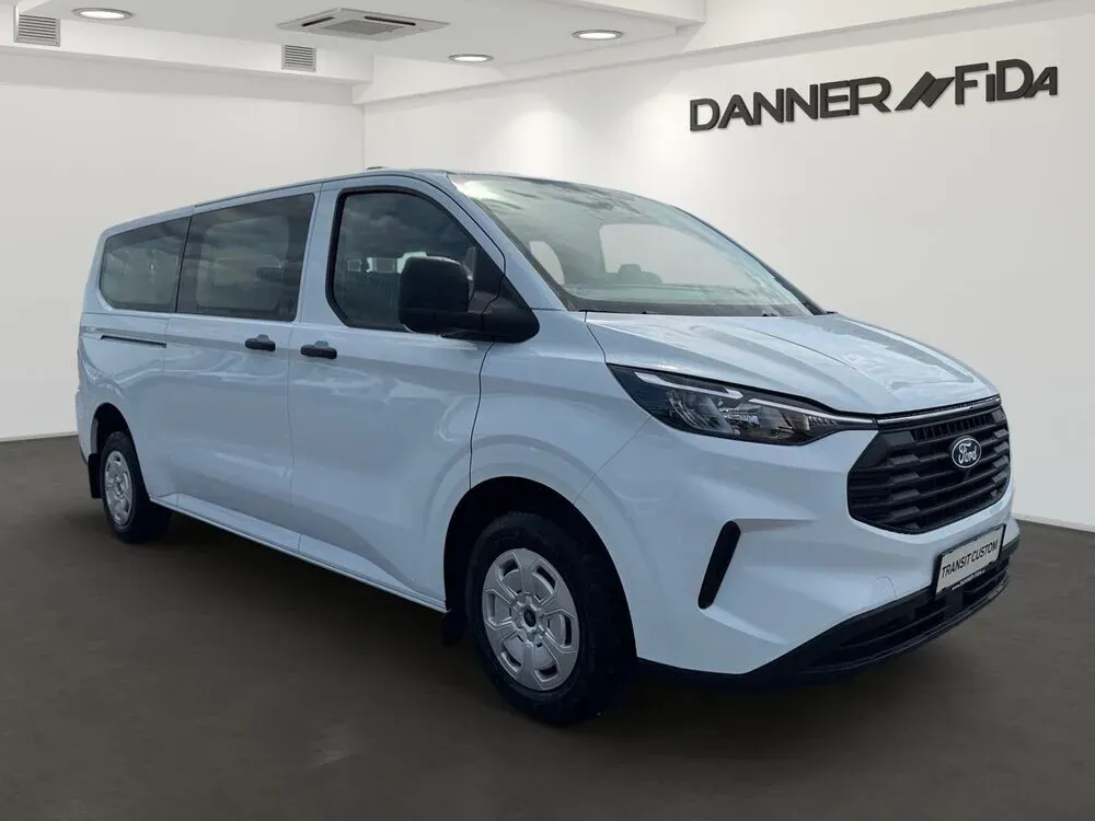 Ford Transit Custom photo 2