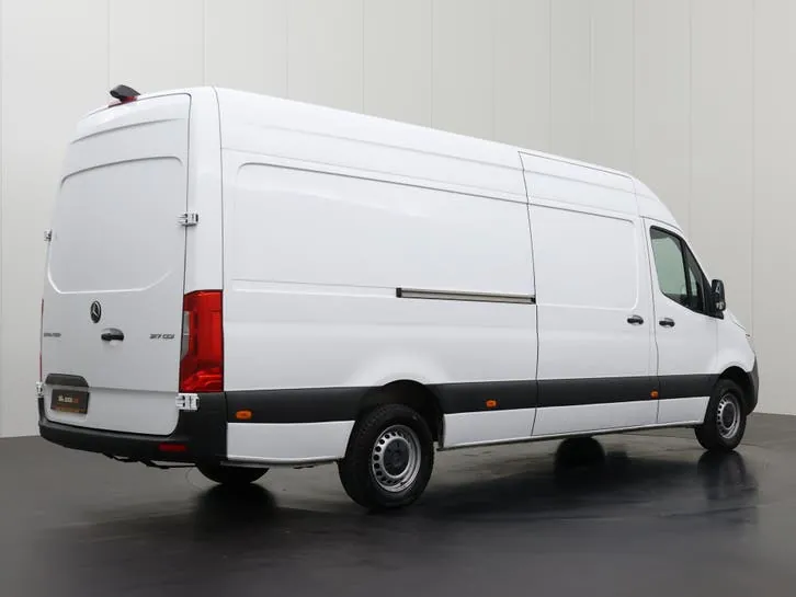 Mercedes-Benz Sprinter 2023 photo 2