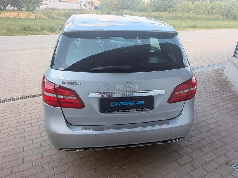 Mercedes-Benz B180 2016 photo 5