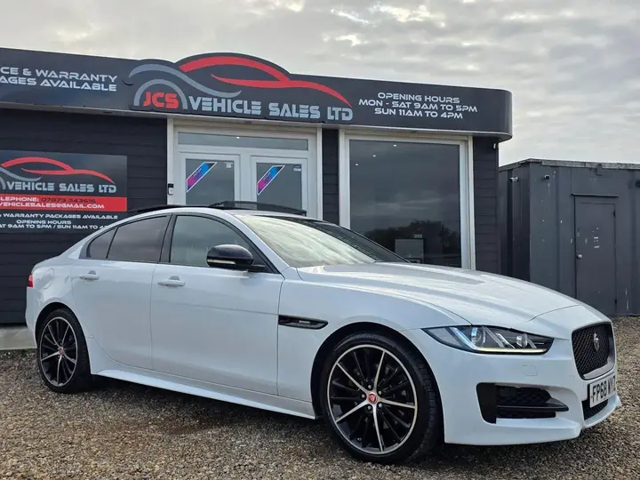 Jaguar Xe 2018 photo 2