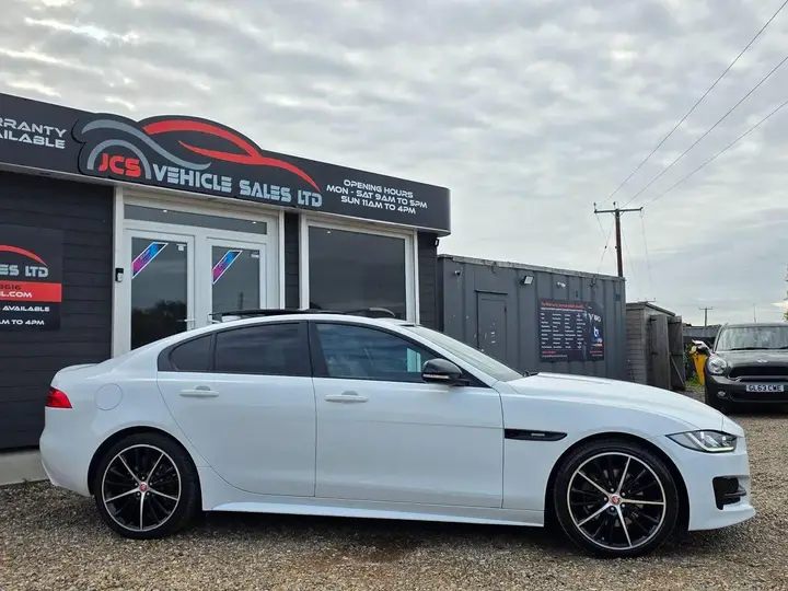 Jaguar Xe 2018 photo 3