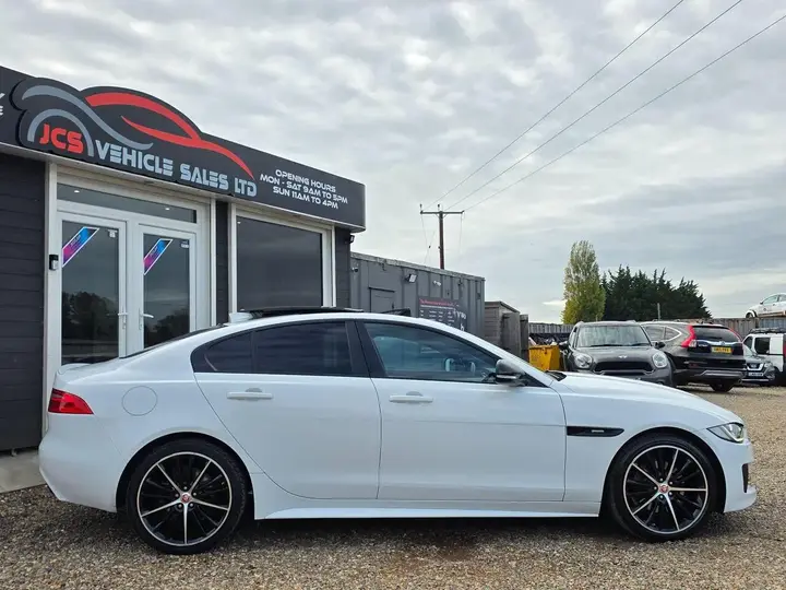 Jaguar Xe 2018 photo 4