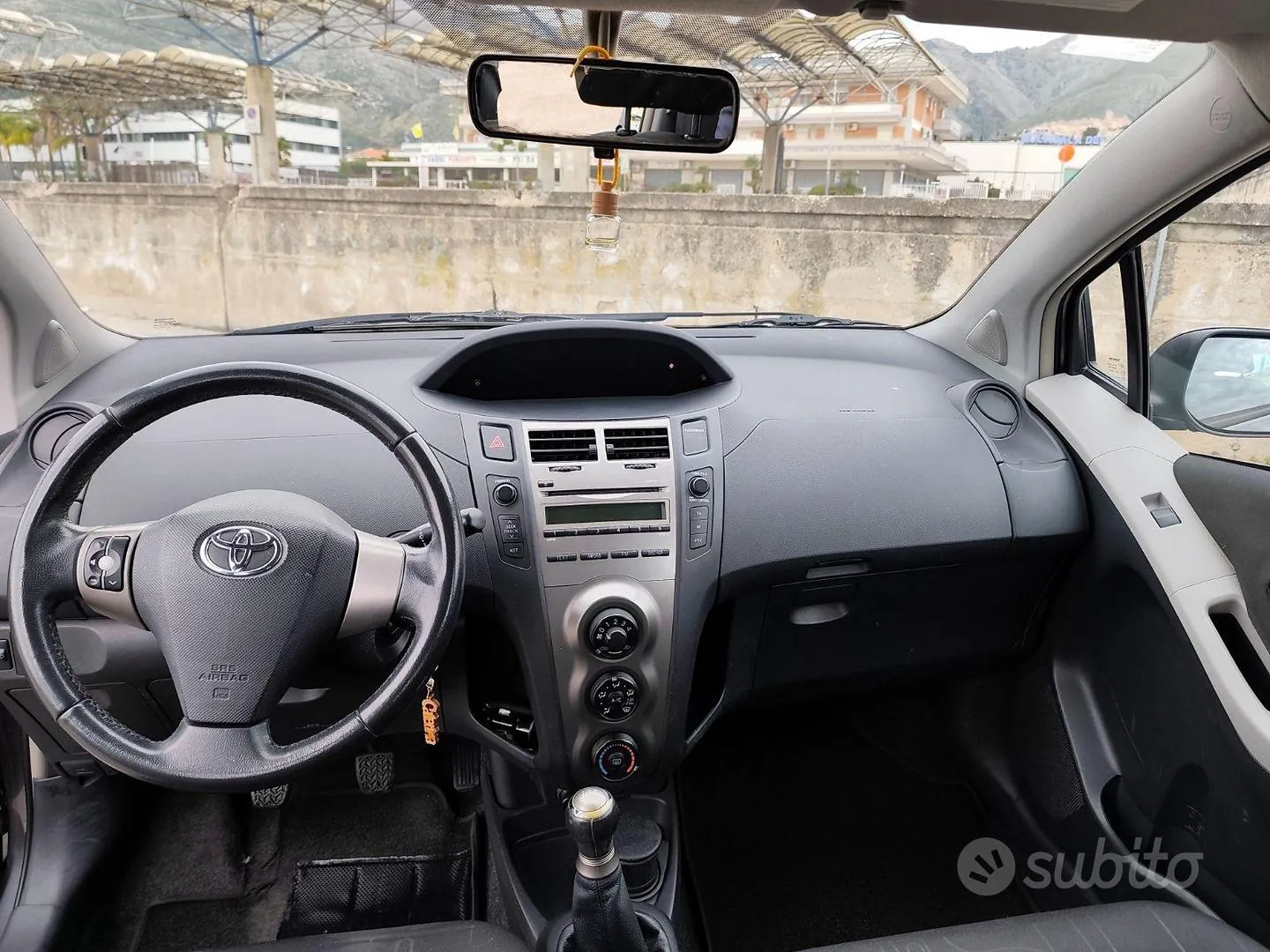 Toyota Yaris 2009 photo 2