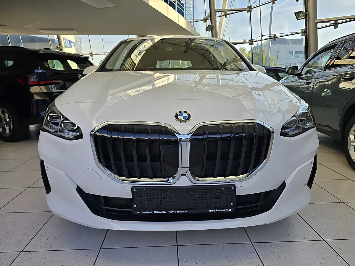 BMW 2 Series 2024 photo 3