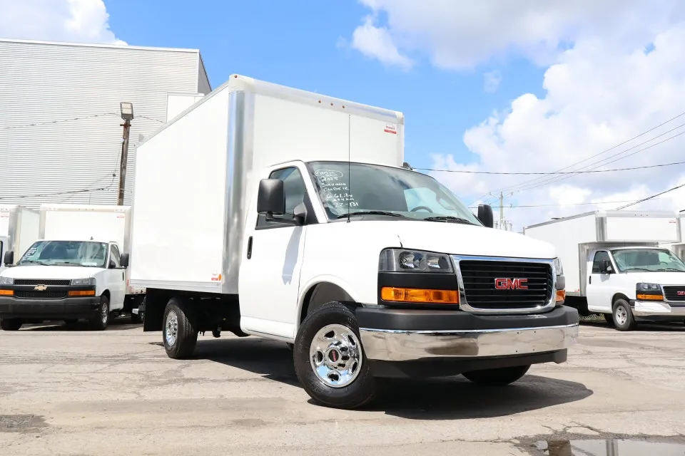 GMC Savana 2025 photo 4