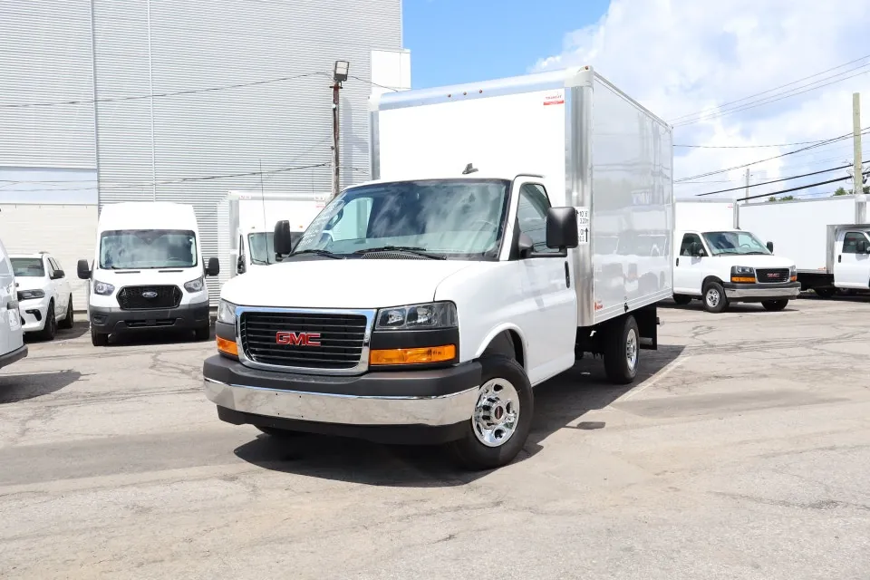 GMC Savana 2025 photo 5