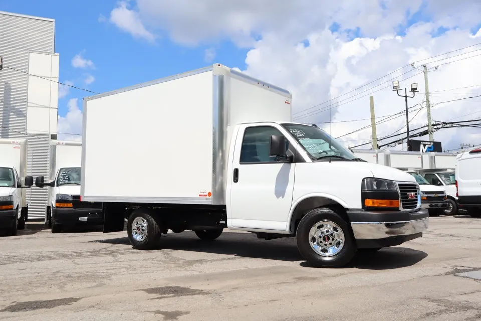 GMC Savana 2025 photo 3