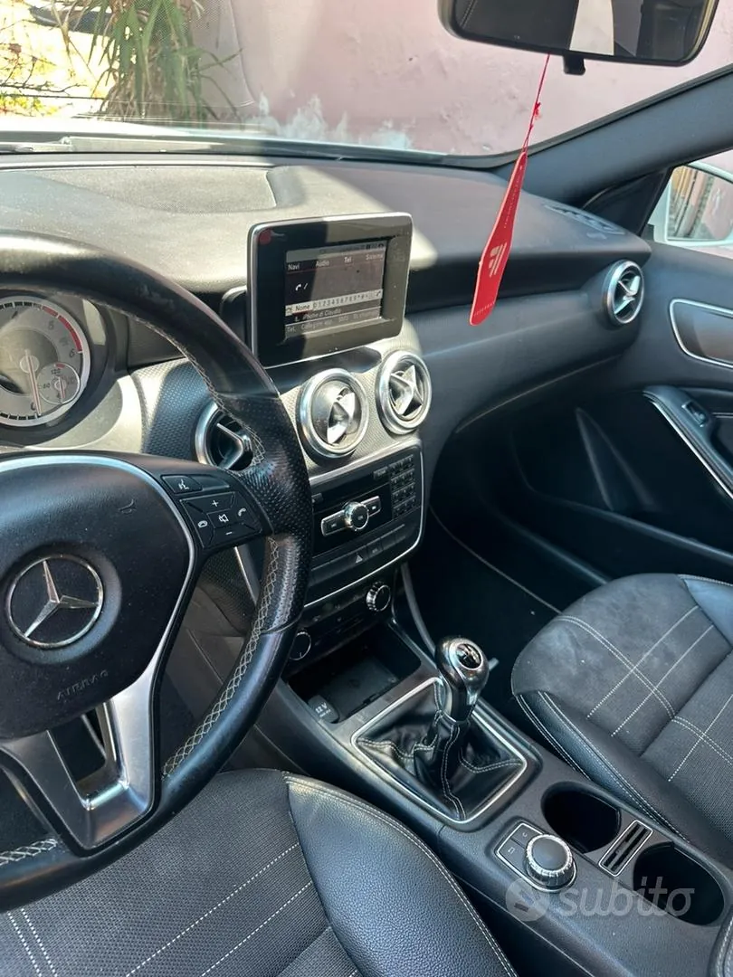 Mercedes-Benz A180 2013 photo 5