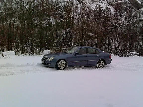 Mercedes-Benz E200 D 2007 photo 4