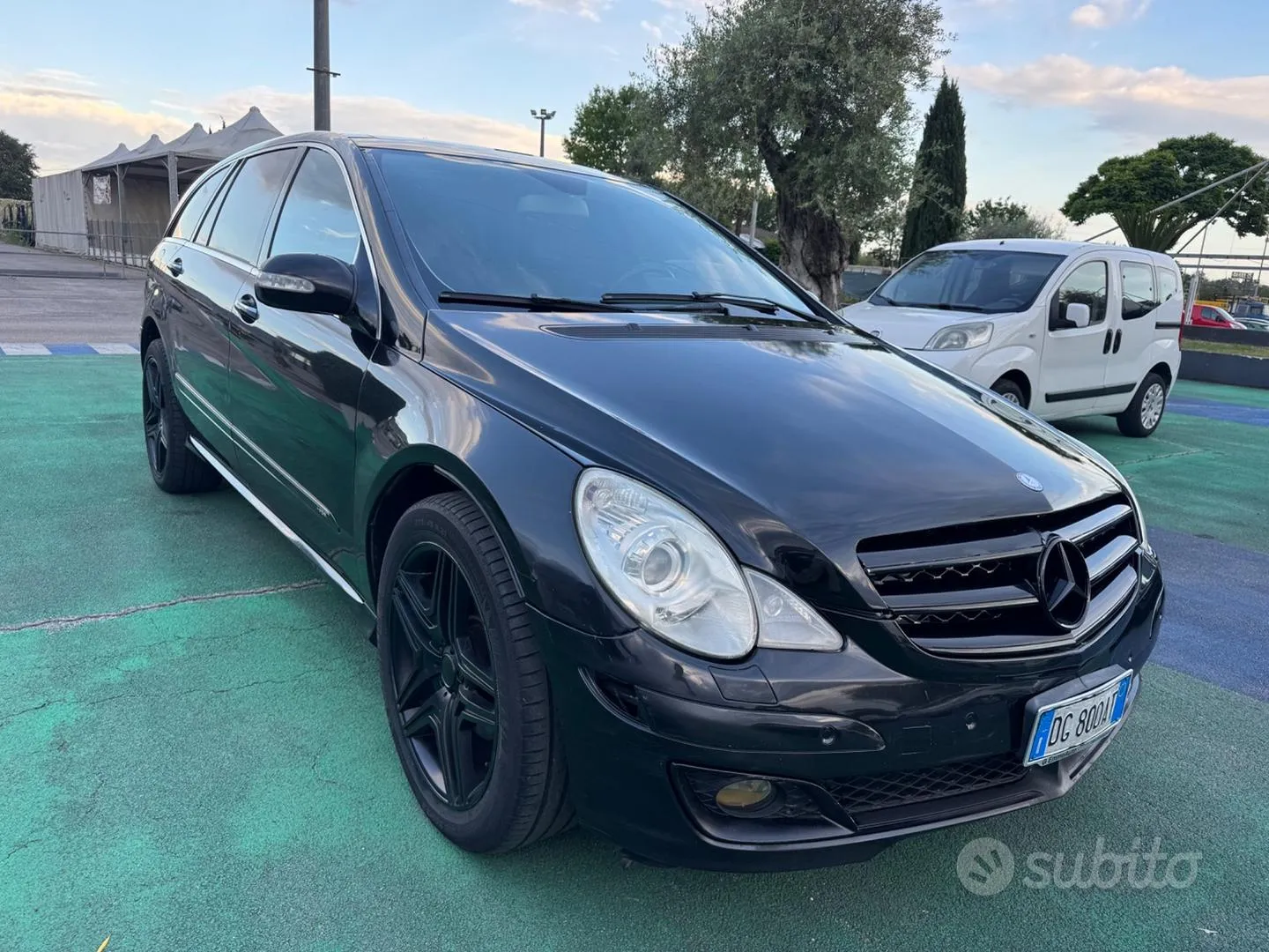 Mercedes-Benz R 320
