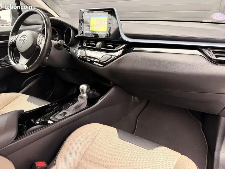 Toyota C-Hr 2021 photo 2