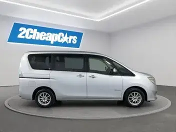 Nissan Serena 2015 photo 5