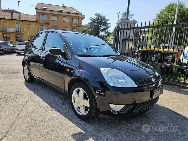 Ford Fiesta 2005 photo 2
