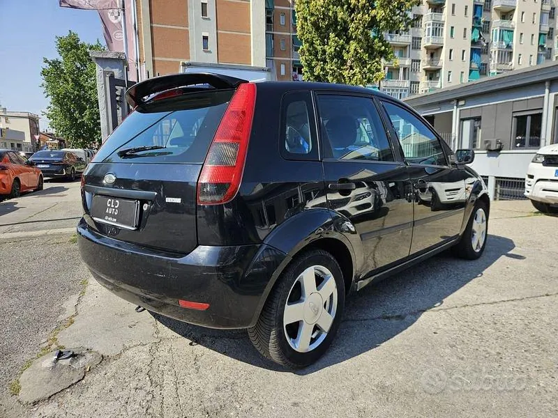 Ford Fiesta 2005 photo 4