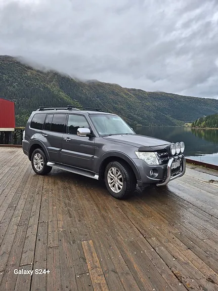 Mitsubishi Pajero 2013 photo 2