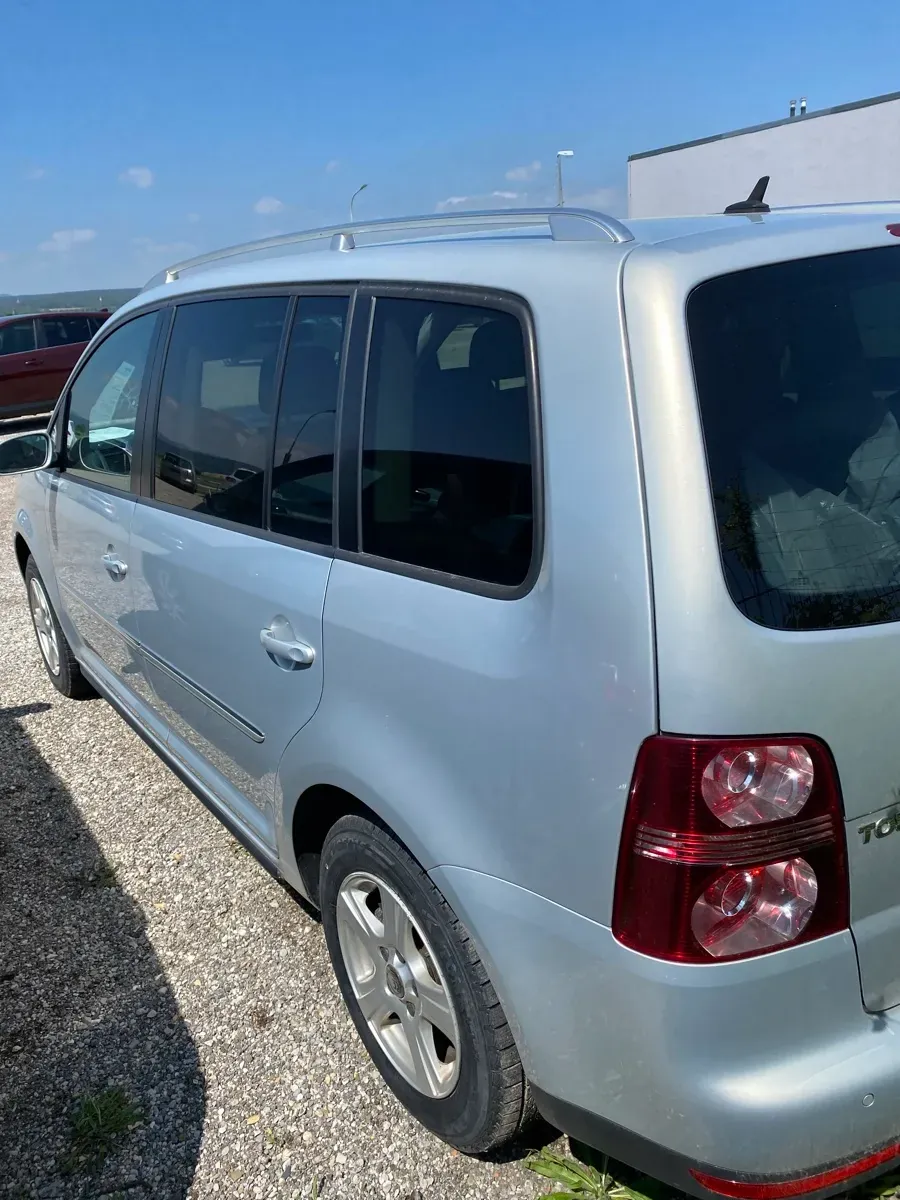 Volkswagen Touran 2008 photo 3
