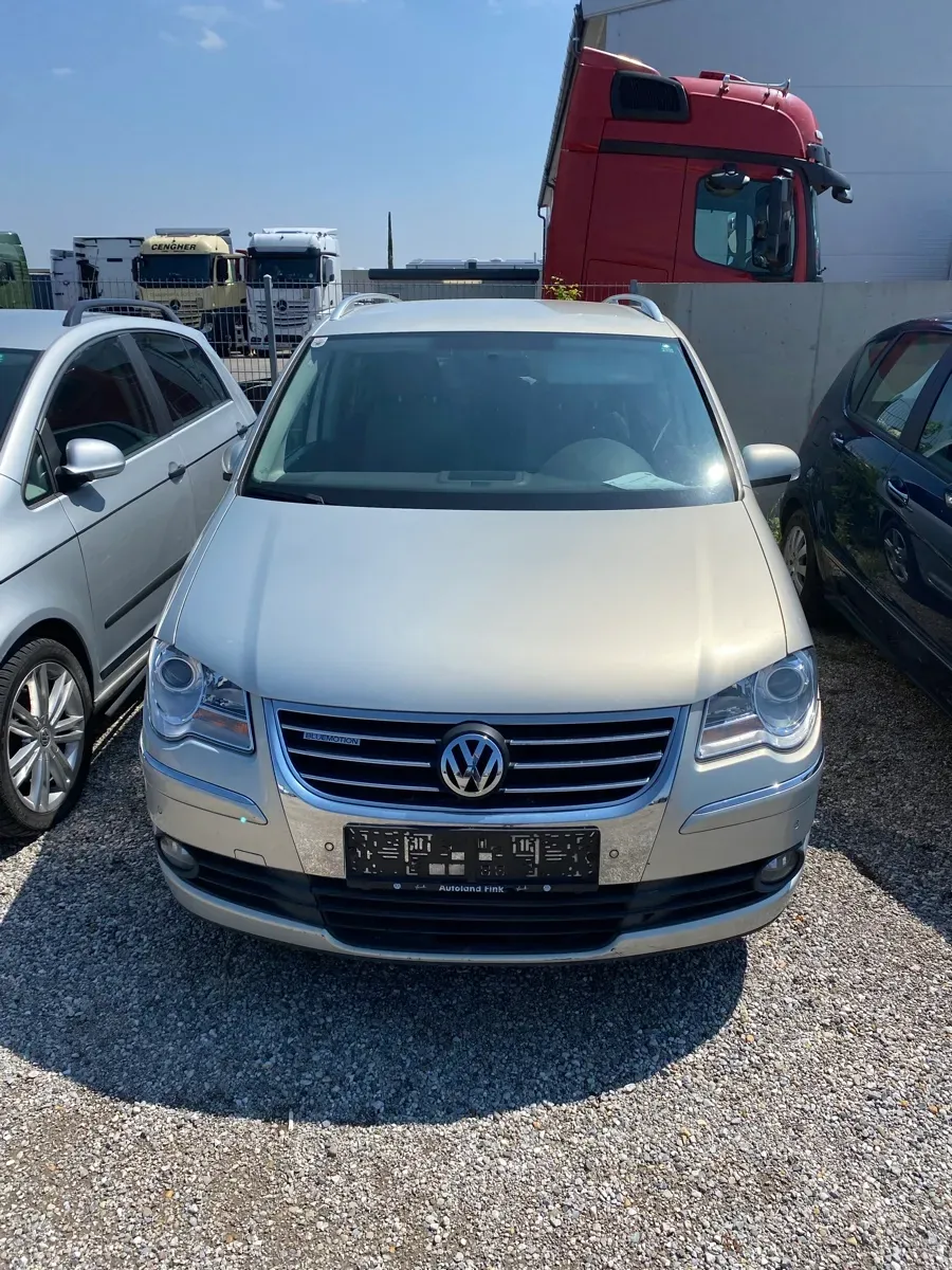Volkswagen Touran 2008 photo 2