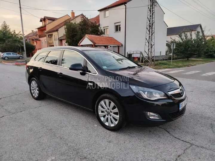 Opel Astra J 2012 photo 4