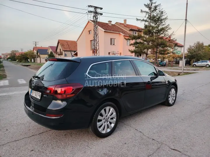 Opel Astra J 2012 photo 5