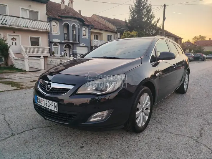 Opel Astra J 2012 photo 2