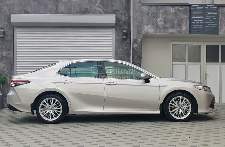 Toyota Camry 2019 photo 2