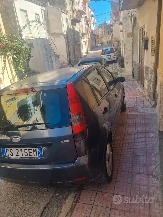 Ford Fiesta 2004 photo 4