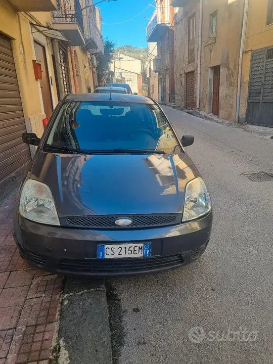 Ford Fiesta 2004 photo 2