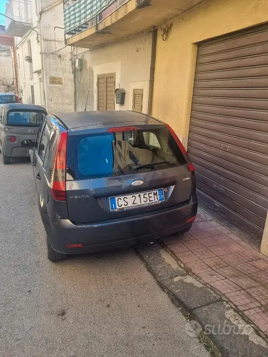 Ford Fiesta 2004 photo 3