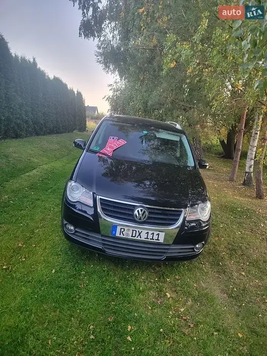 Volkswagen Touran 2008 photo 2