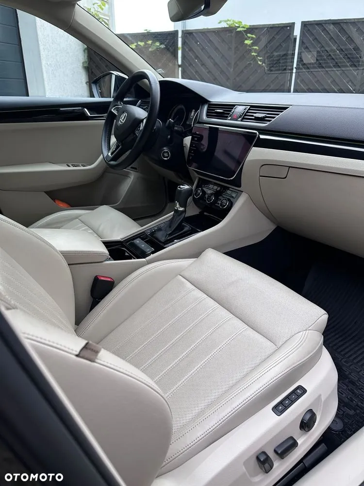 Skoda Superb 2018 photo 2