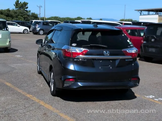 Honda Shuttle Hybrid Z 2018 photo 3