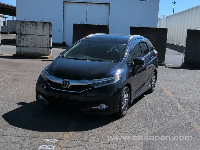 Honda Shuttle Hybrid Z 2018 photo 2