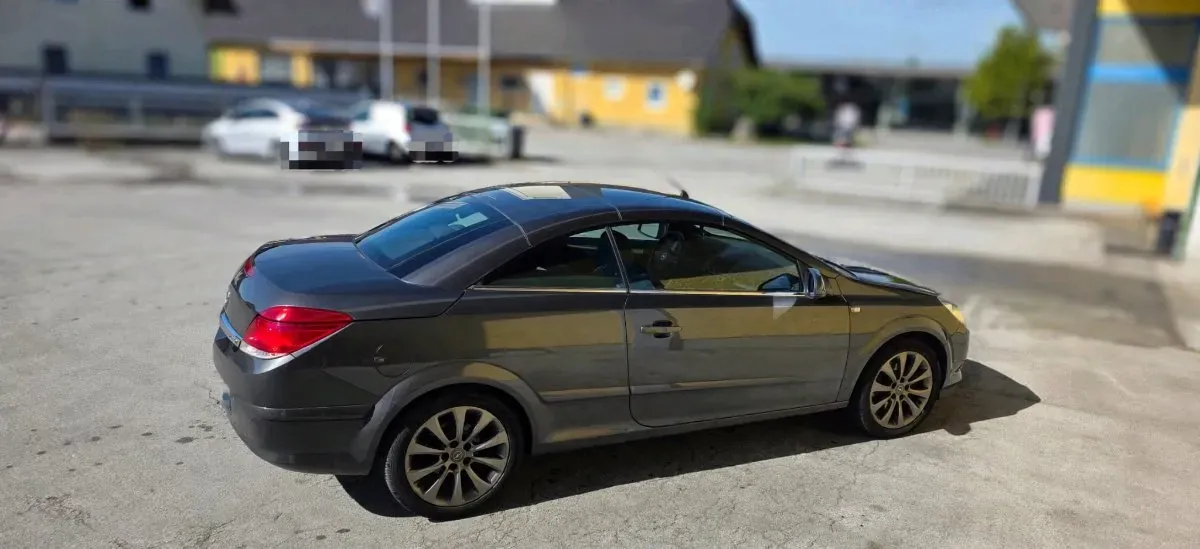 Opel Astra 2010 photo 3