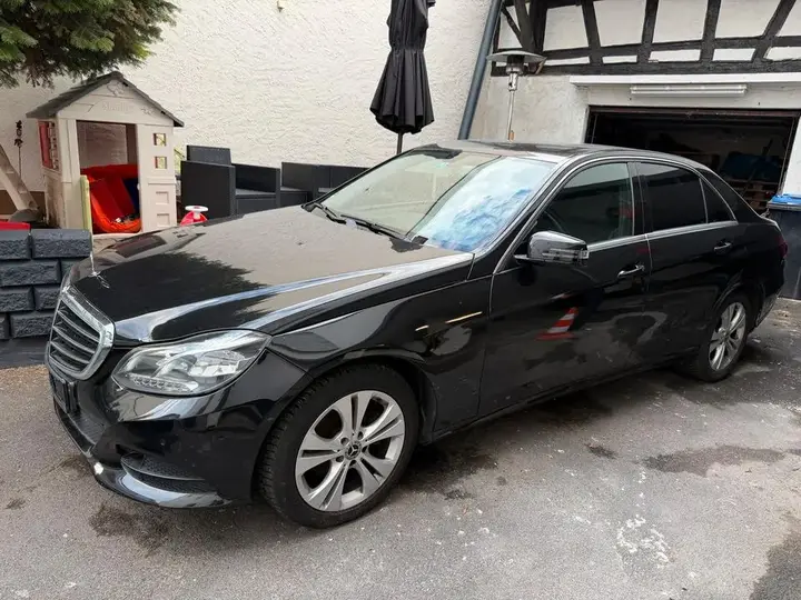 Mercedes-Benz E200