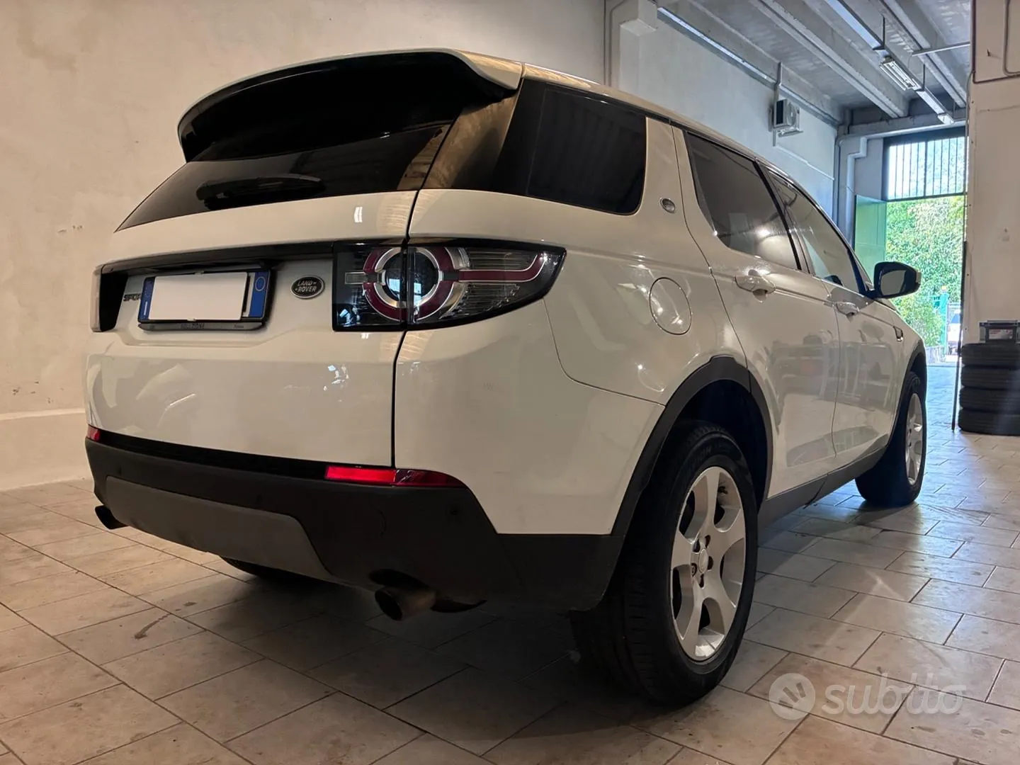 Land Rover Discovery Sport 2017 photo 3