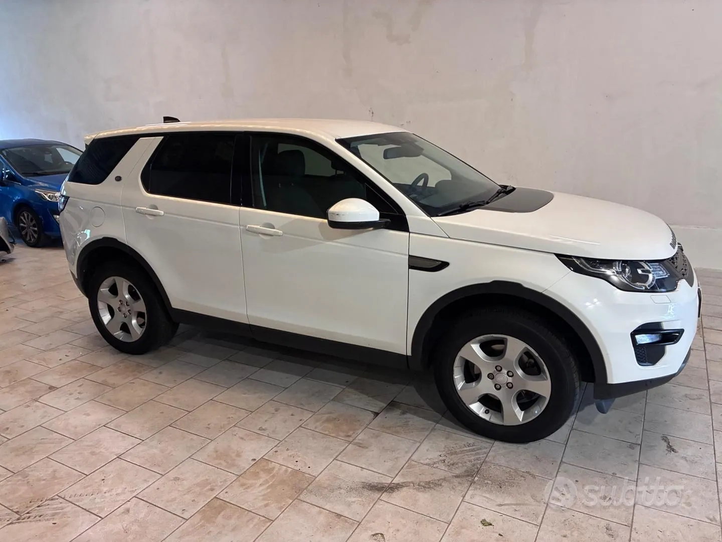 Land Rover Discovery Sport 2017 photo 2