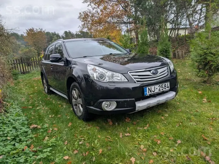 Subaru Outback 2012 photo 2