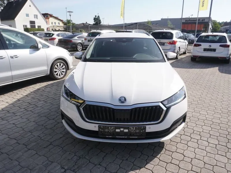 Skoda Octavia 2023 photo 2