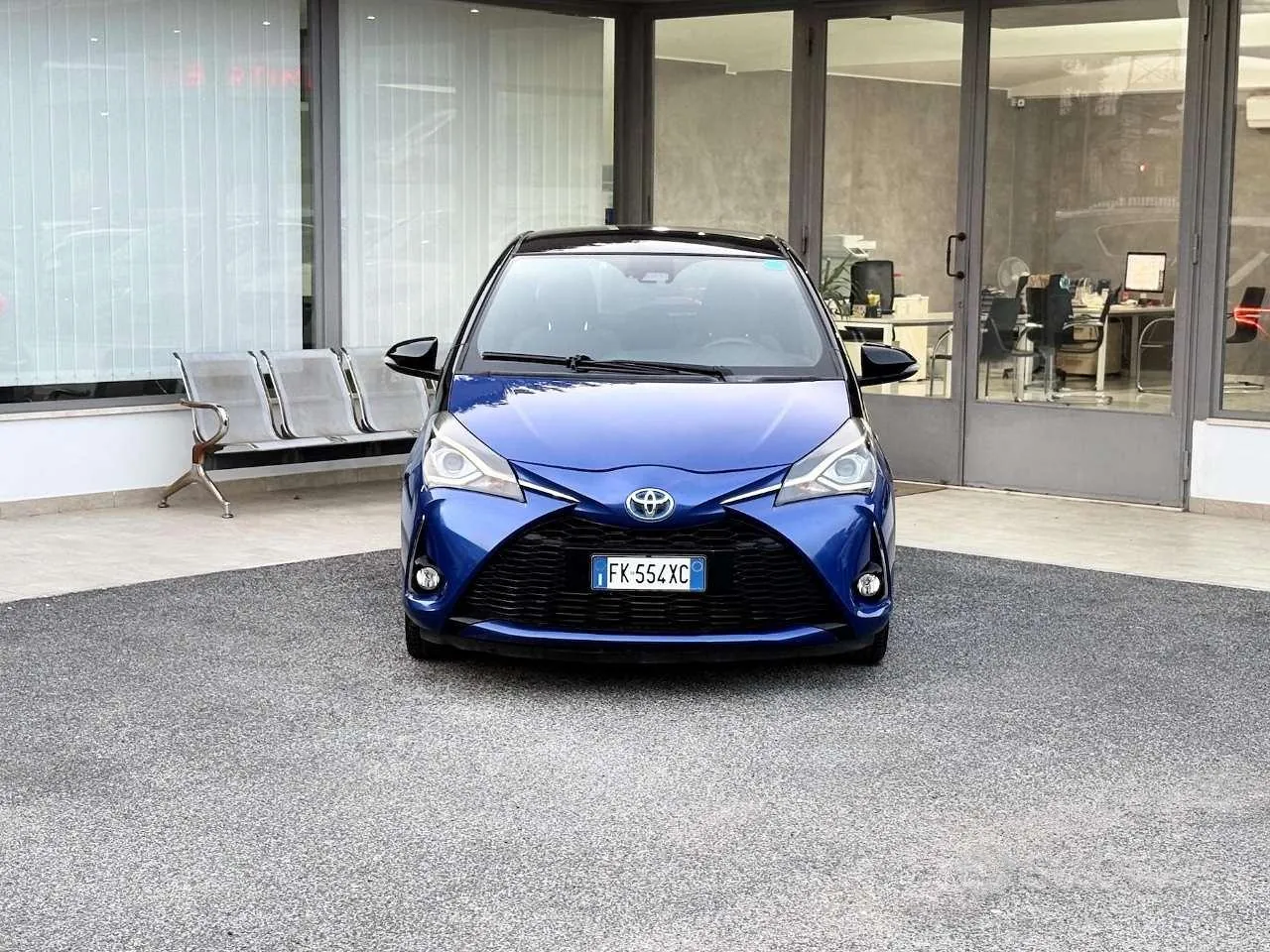 Toyota Yaris 2017 photo 2