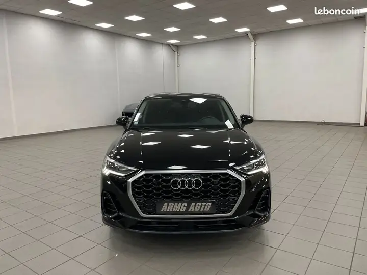 Audi Q3 2022 photo 2