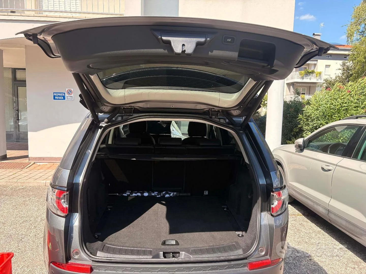 Land Rover Discovery Sport 2018 photo 4