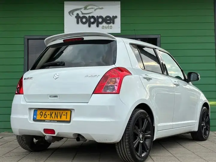 Suzuki Swift 2010 photo 3