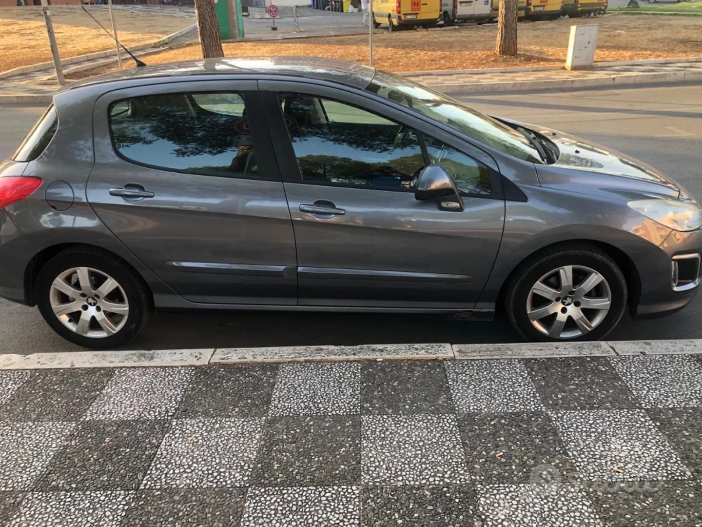 Peugeot 308 2011 photo 4
