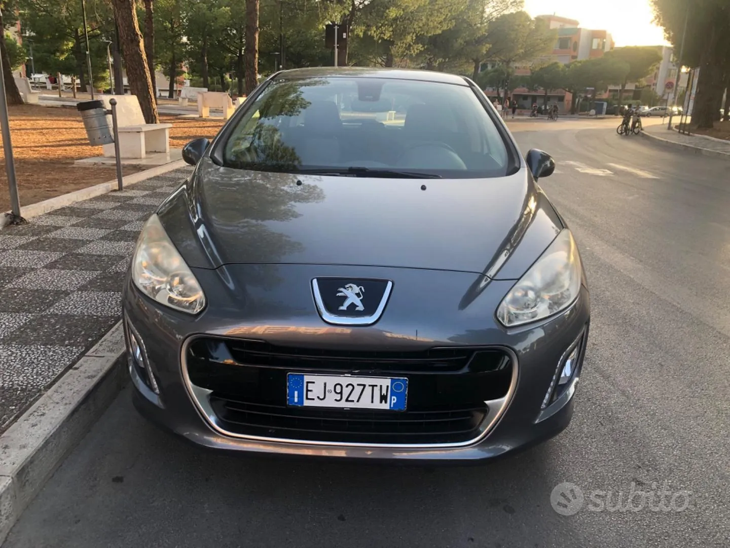 Peugeot 308 2011 photo 2