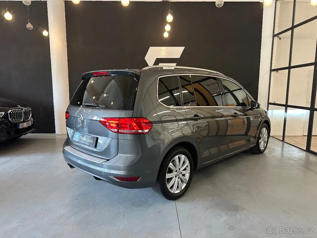 Volkswagen Touran 2017 photo 2