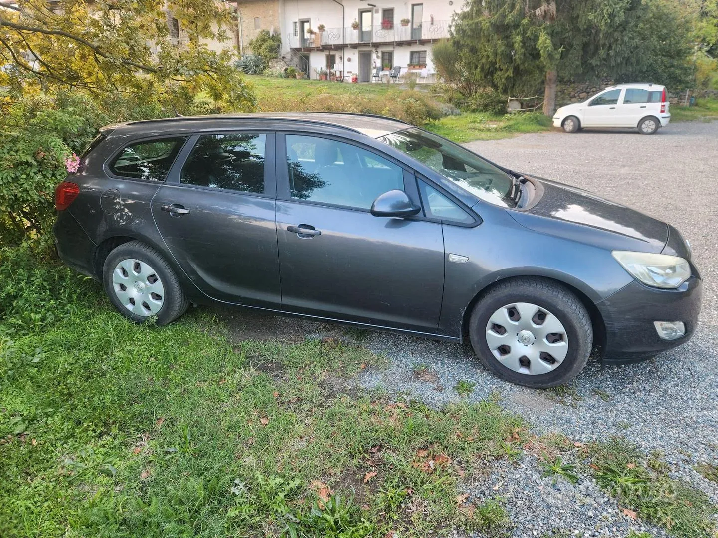 Opel Astra 2011 photo 4