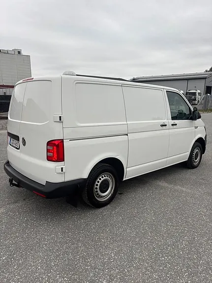 Volkswagen Transporter 2018 photo 2